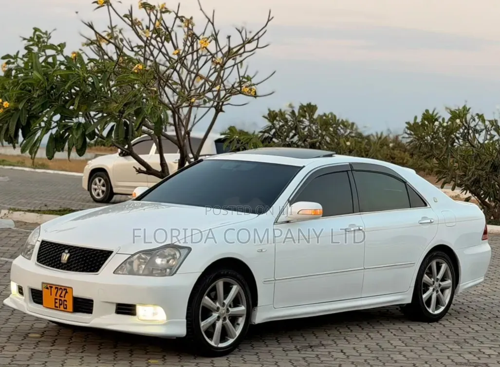 Toyota Crown 2006 White