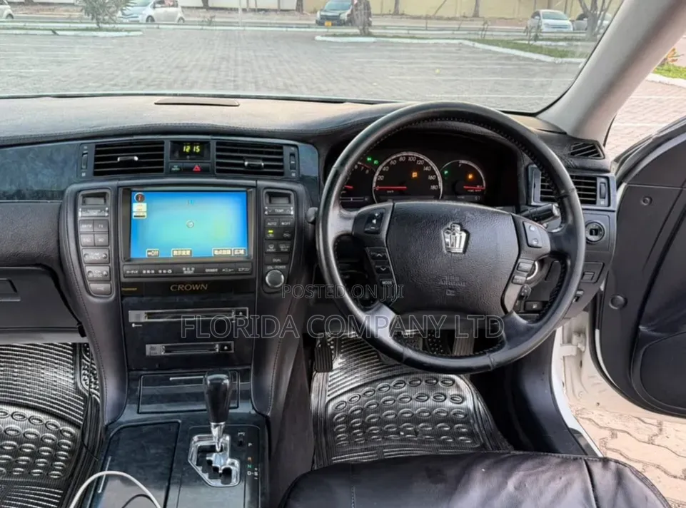 Toyota Crown 2006 White