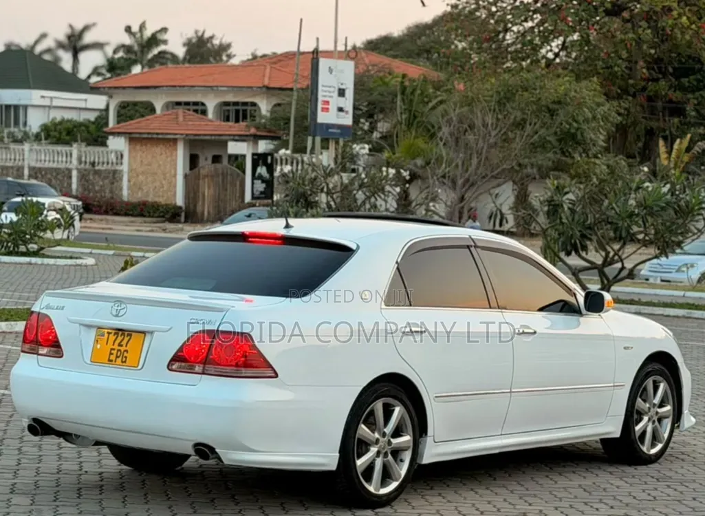 Toyota Crown 2006 White
