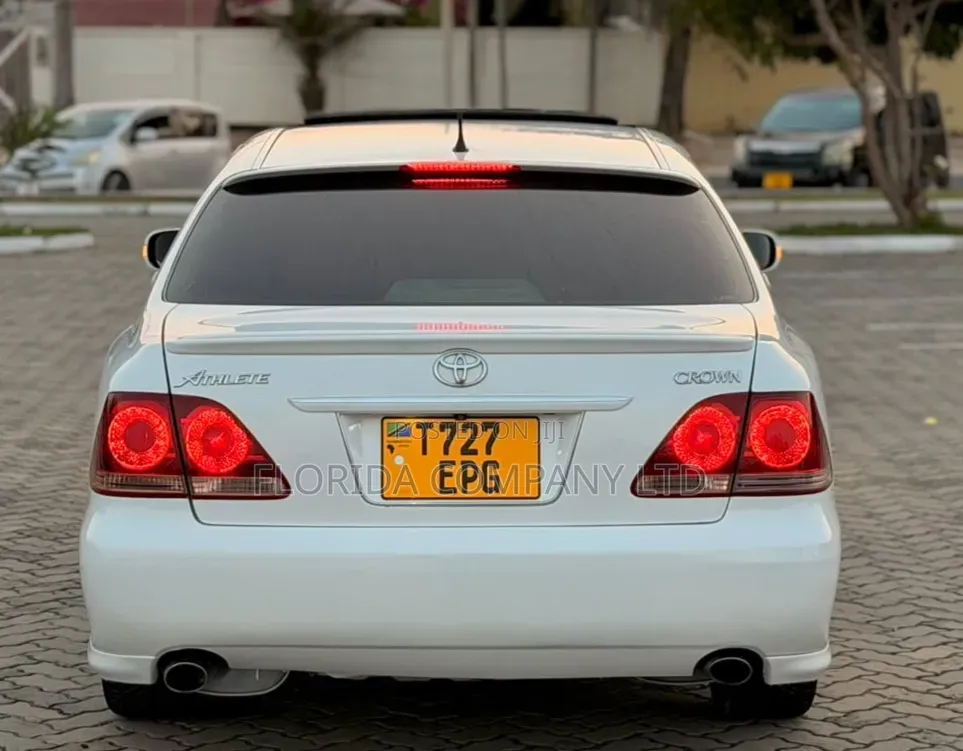 Toyota Crown 2006 White