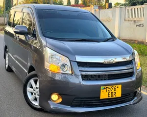 Toyota Noah 2008 Gray