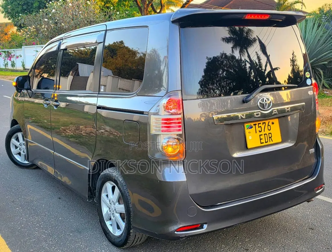 Toyota Noah 2008 Gray