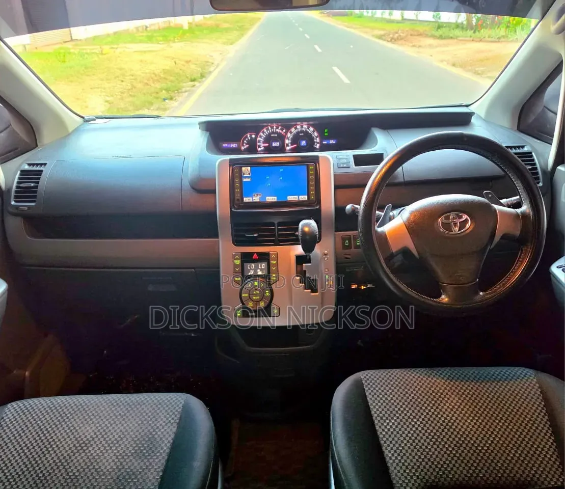 Toyota Noah 2008 Gray