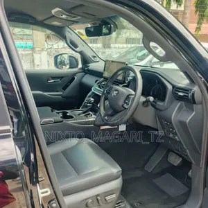 Toyota Land Cruiser LC300 2025 Black