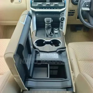 Toyota Land Cruiser LC300 2023 Off white