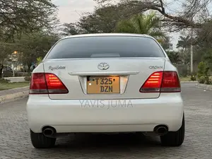 Toyota Crown Royale 2005 White