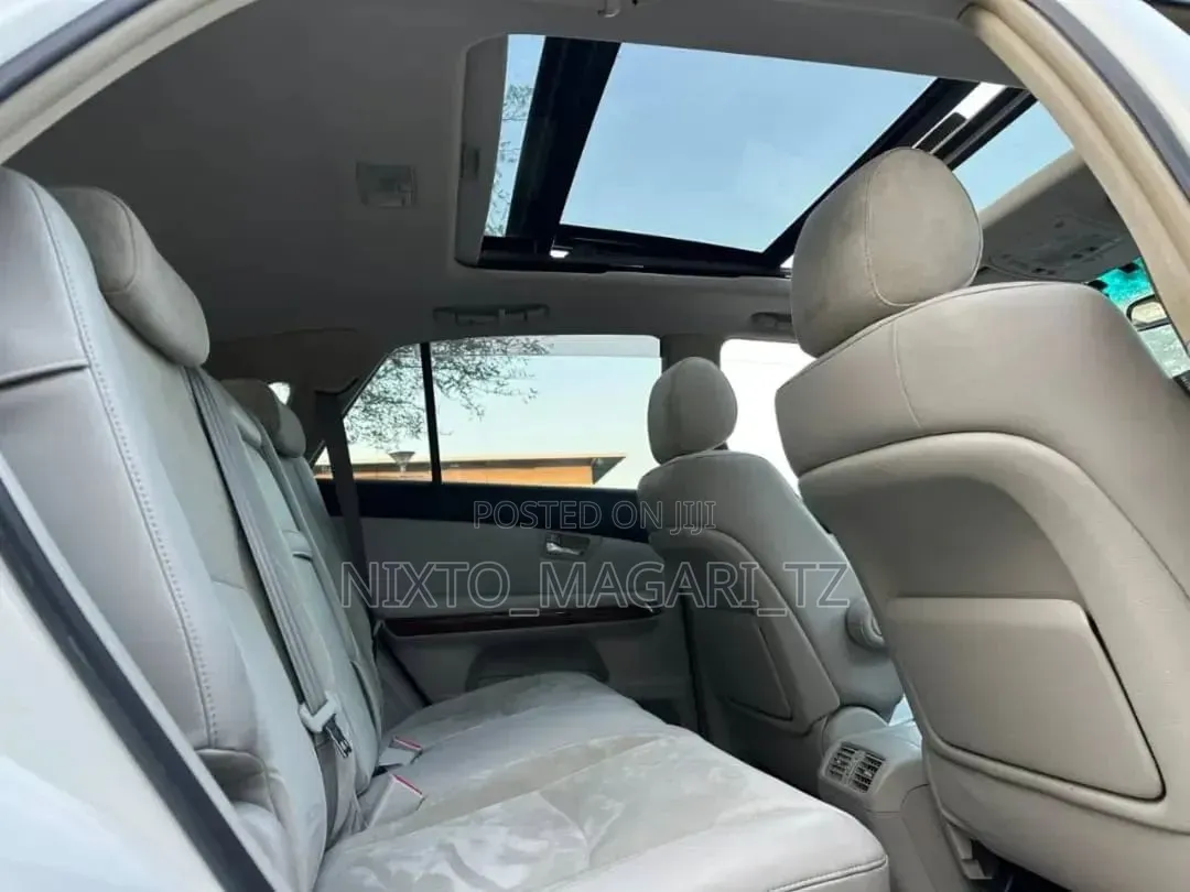Toyota Land Cruiser LC300 2023 Off white