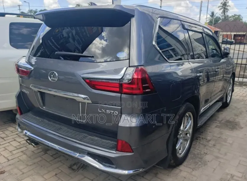 Lexus LX 2018 Gray