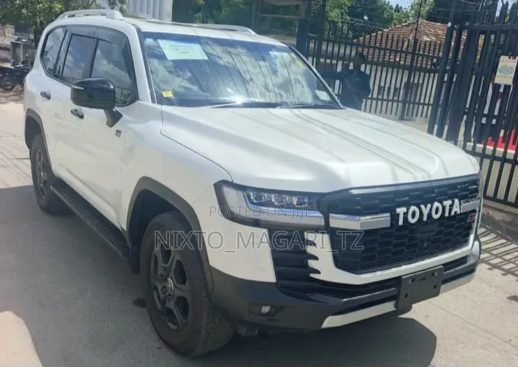 Toyota Land Cruiser 2024 White
