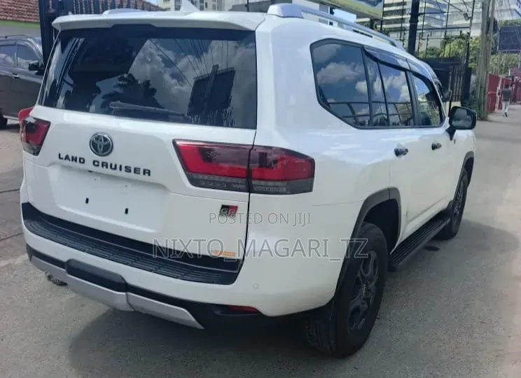 Toyota Land Cruiser 2024 White