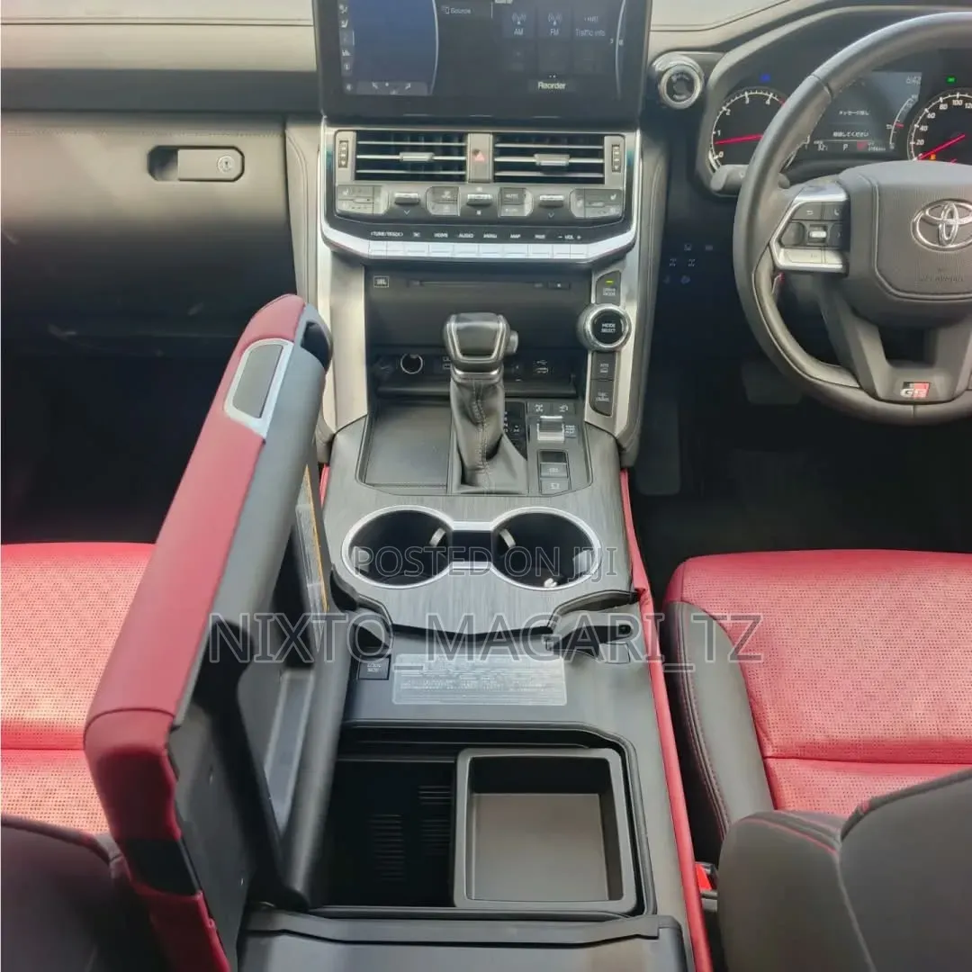 Toyota Land Cruiser 2024 White