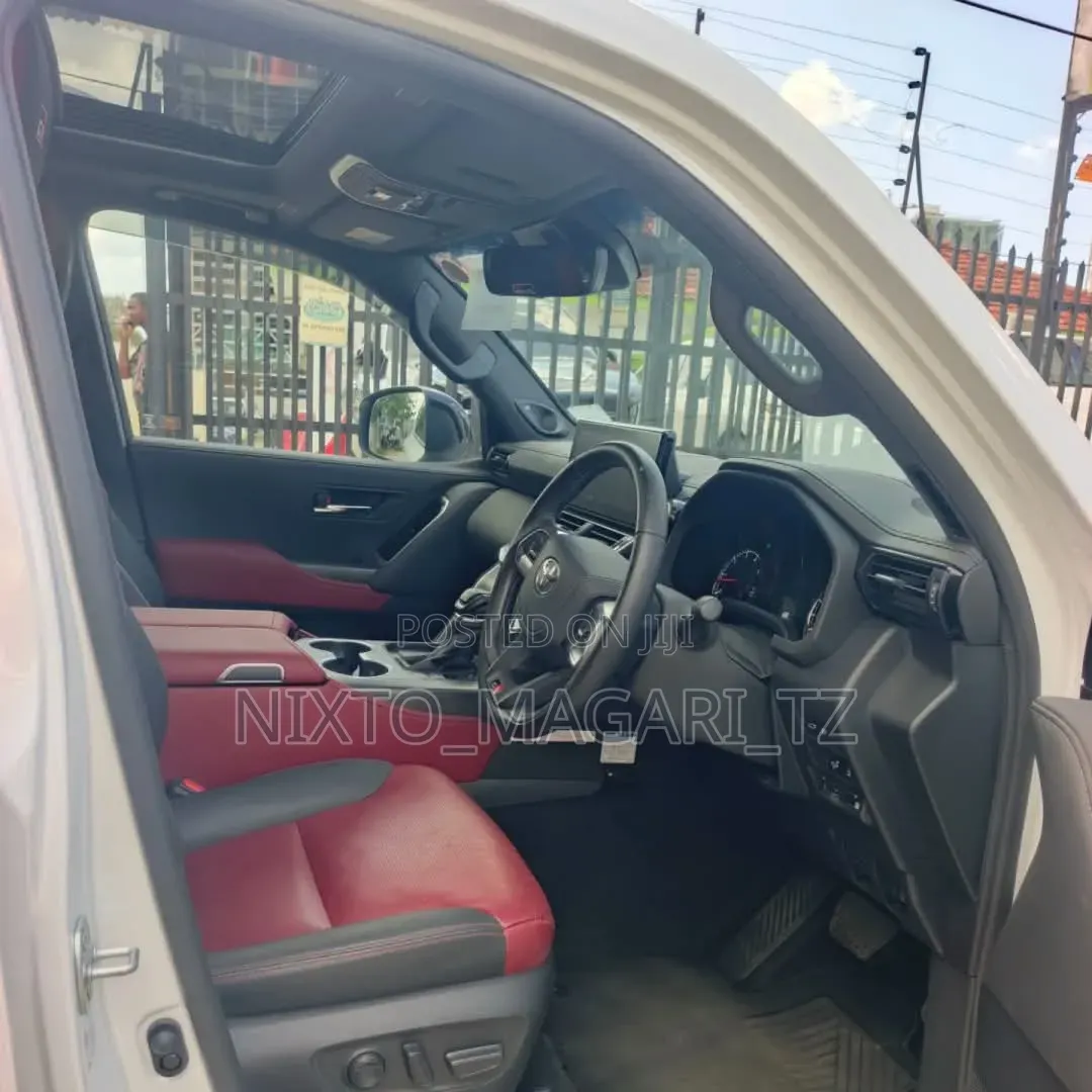 Toyota Land Cruiser 2024 White