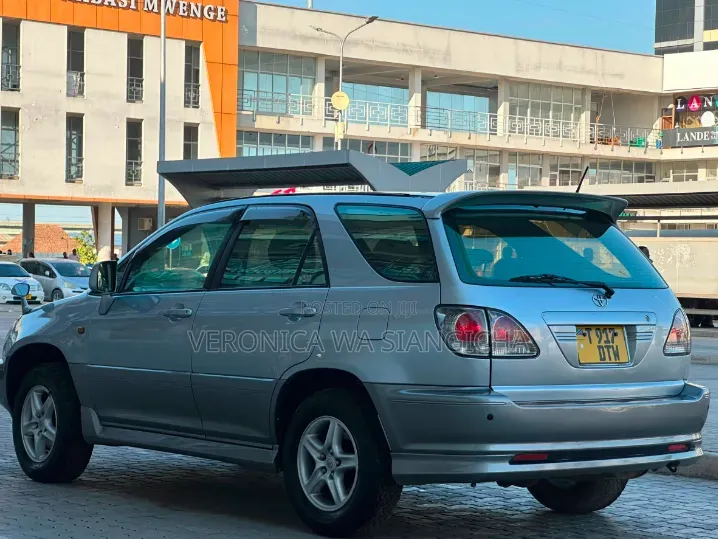 Toyota Harrier 2001 Silver