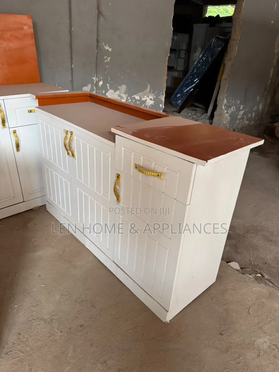 Kabati La Jikon Milango Mitatu Color Brown and White