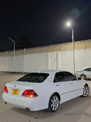Toyota Crown 2006 White
