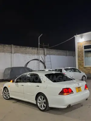 Toyota Crown 2006 White