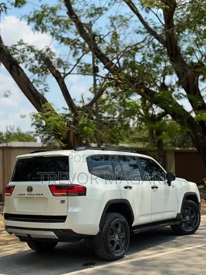 Toyota Land Cruiser 2024 White