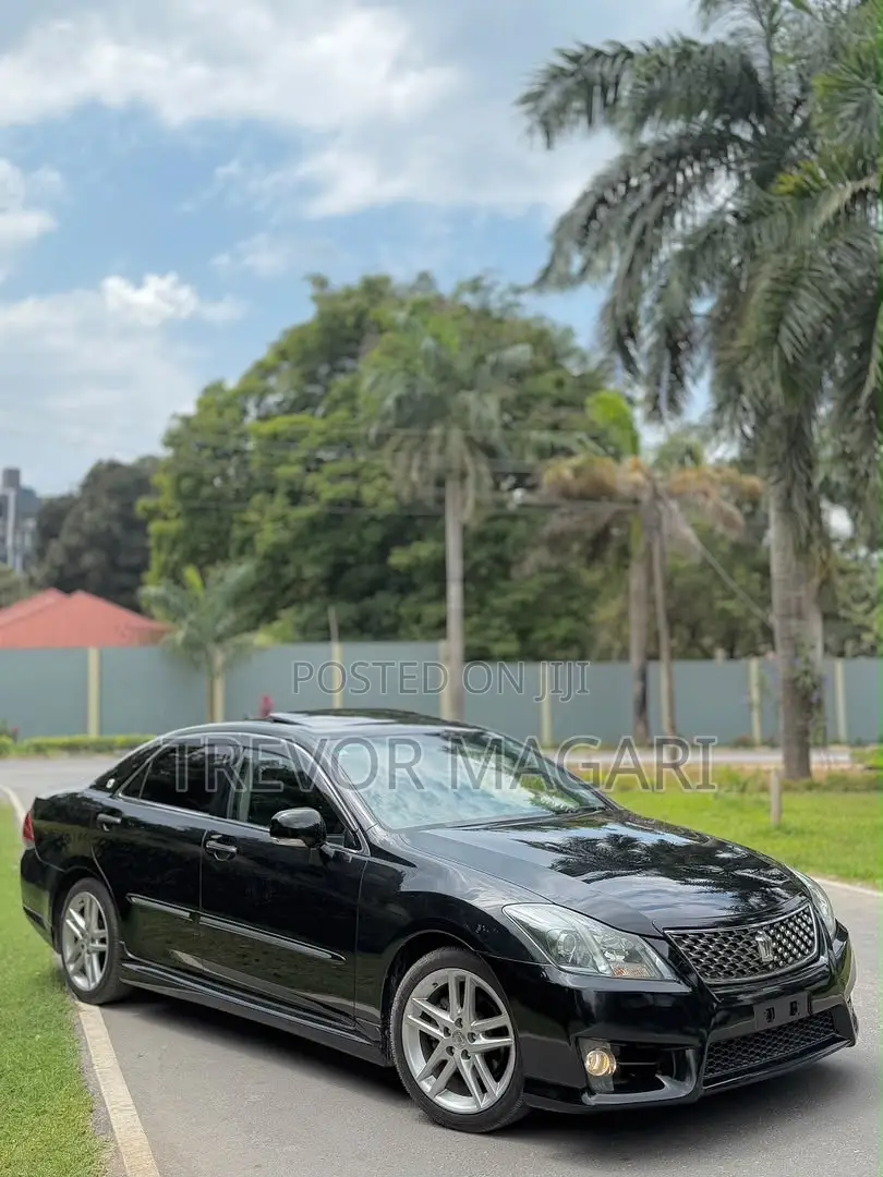 Toyota Crown 2010 Black