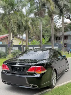 Toyota Crown 2010 Black