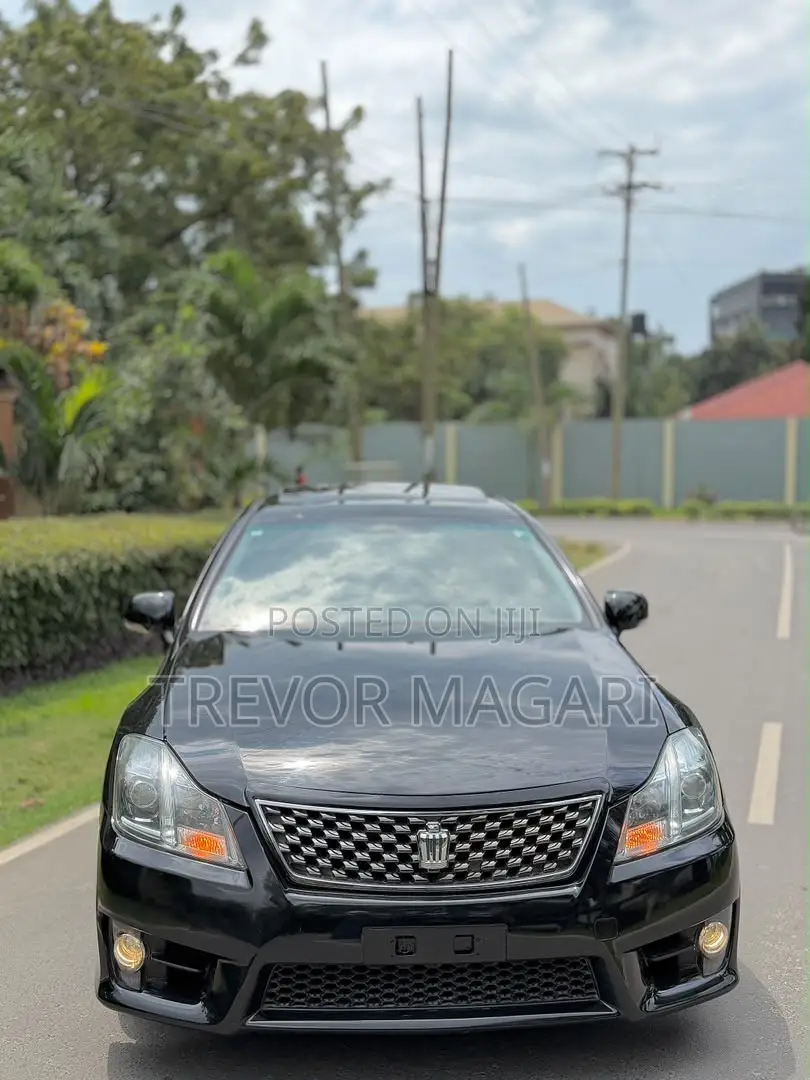 Toyota Crown 2010 Black