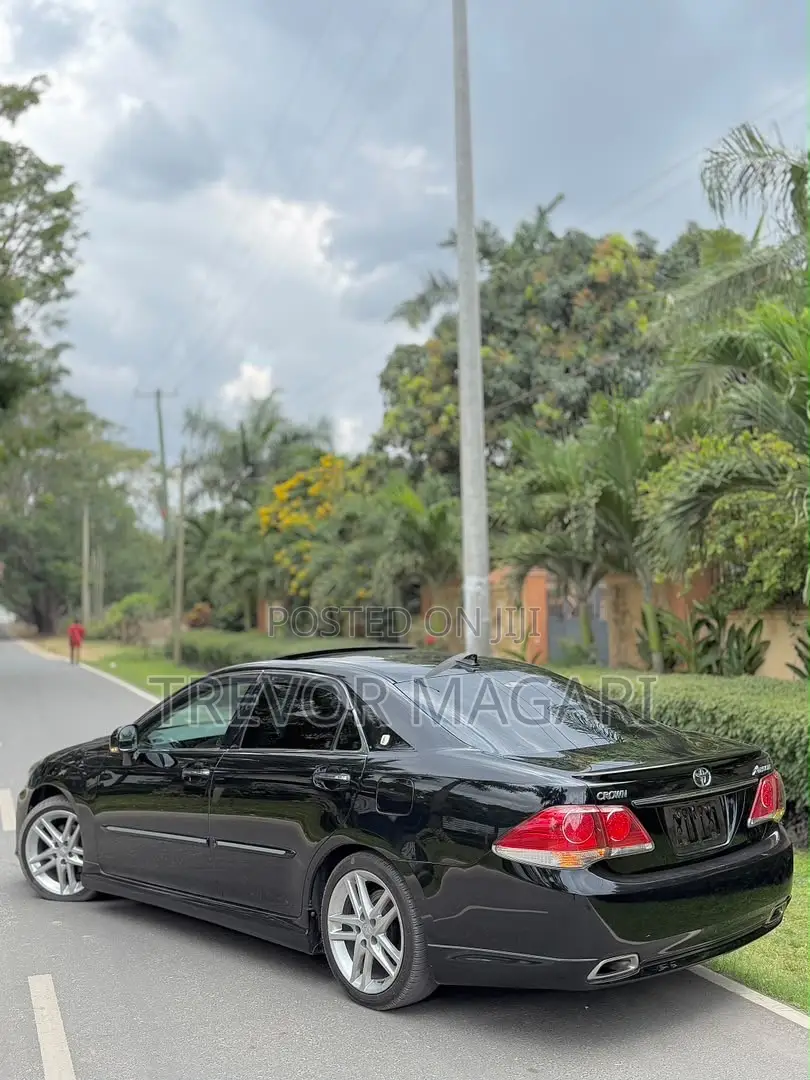 Toyota Crown 2010 Black