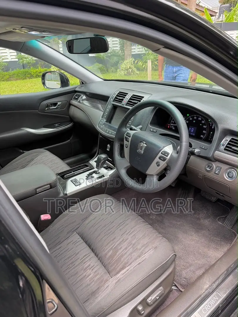 Toyota Crown 2010 Black