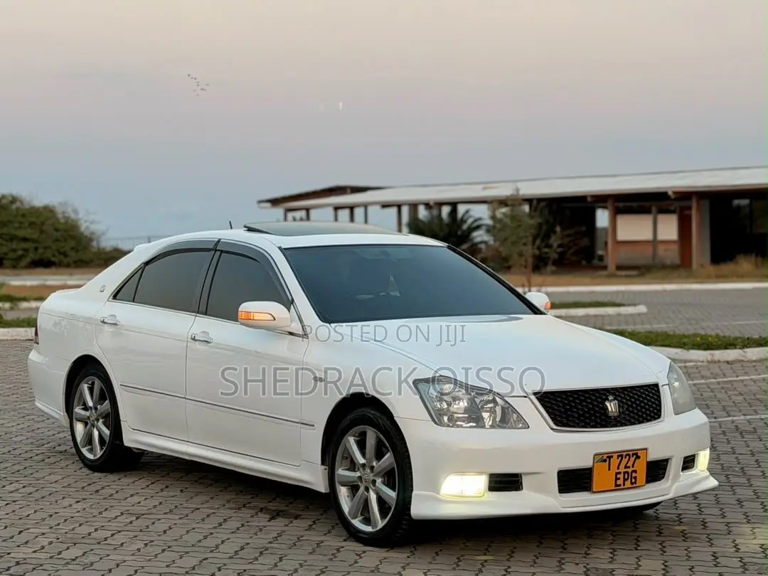 Toyota Crown 2006 White