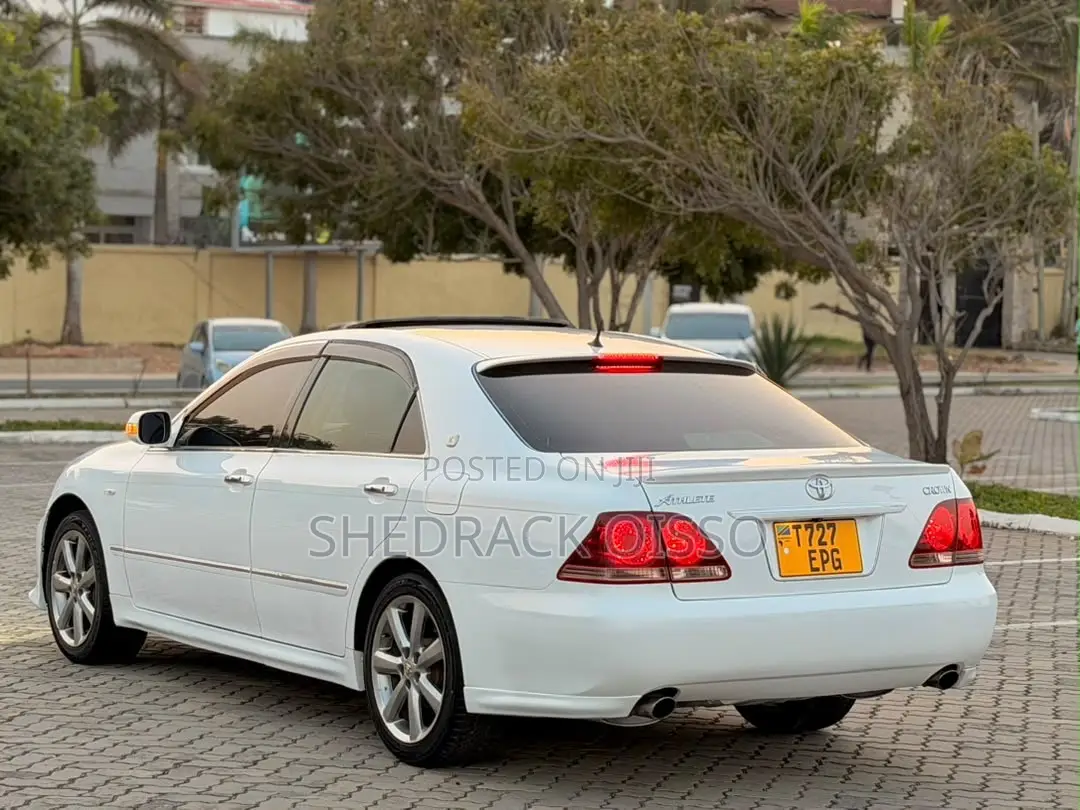 Toyota Crown 2006 White
