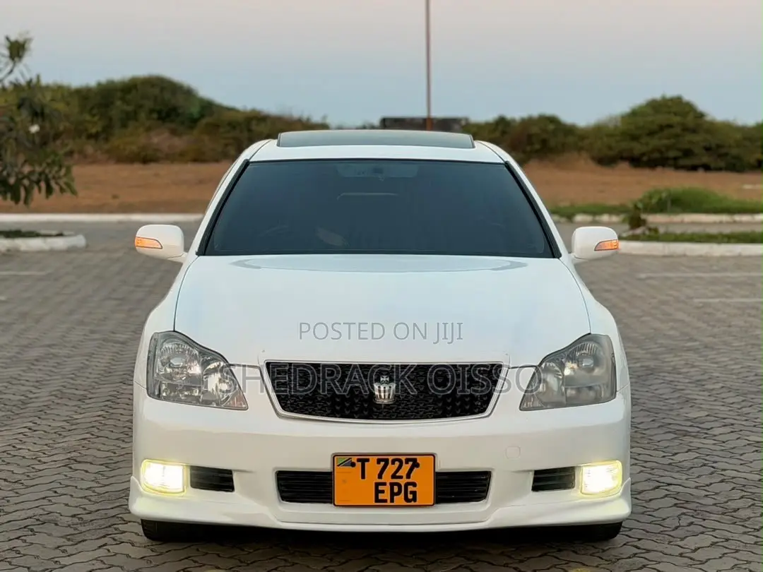 Toyota Crown 2006 White