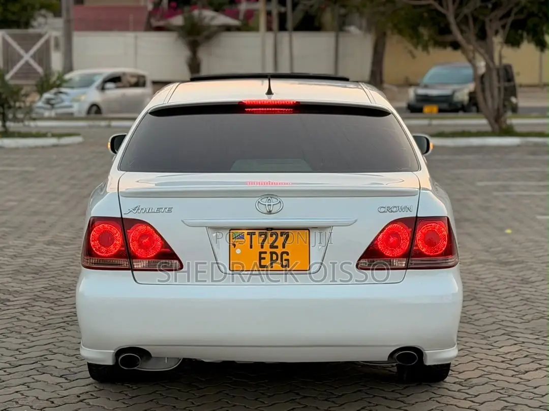 Toyota Crown 2006 White