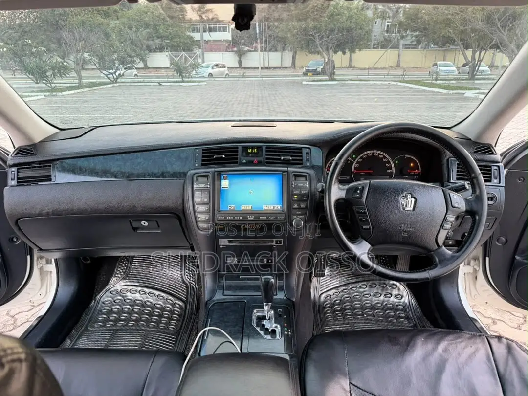 Toyota Crown 2006 White