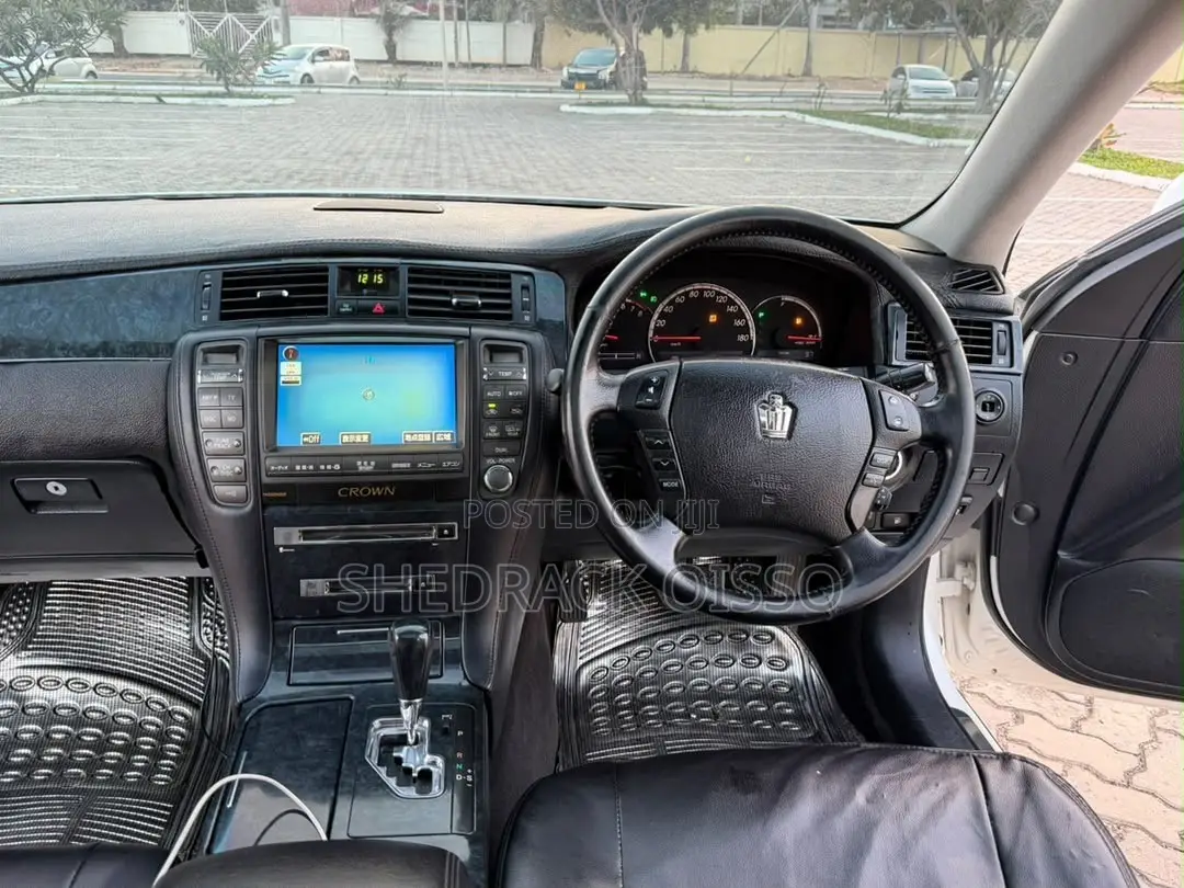 Toyota Crown 2006 White
