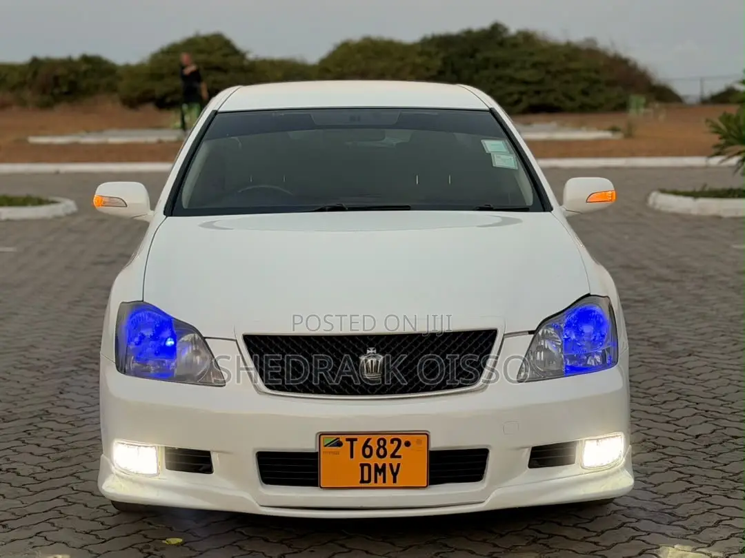 Toyota Crown 2006 White