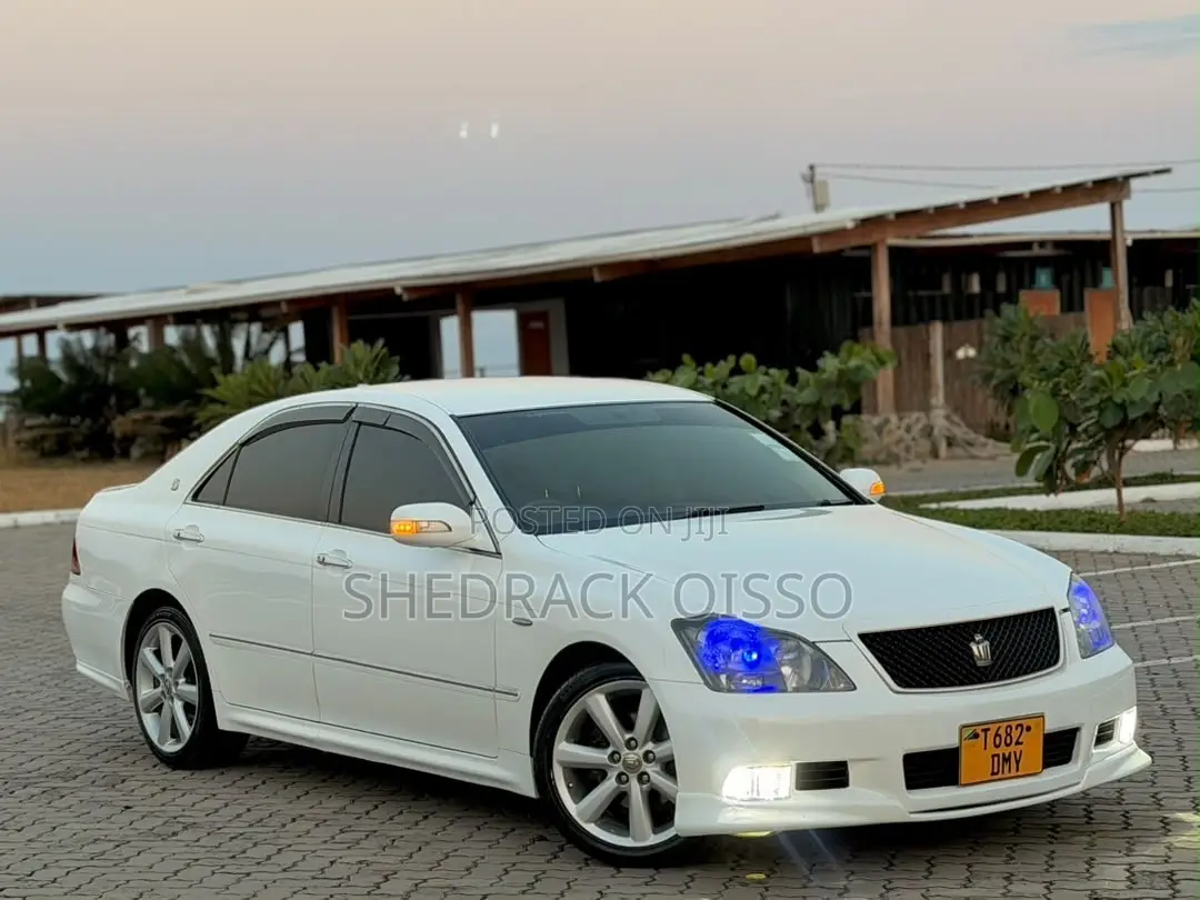 Toyota Crown 2006 White