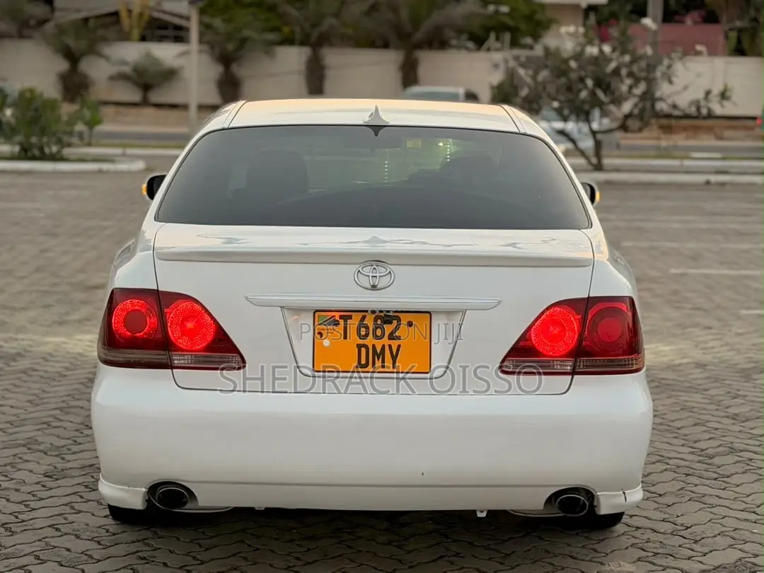 Toyota Crown 2006 White