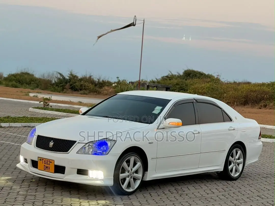 Toyota Crown 2006 White
