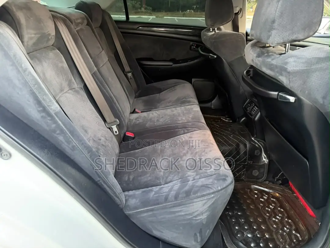 Toyota Crown 2006 White