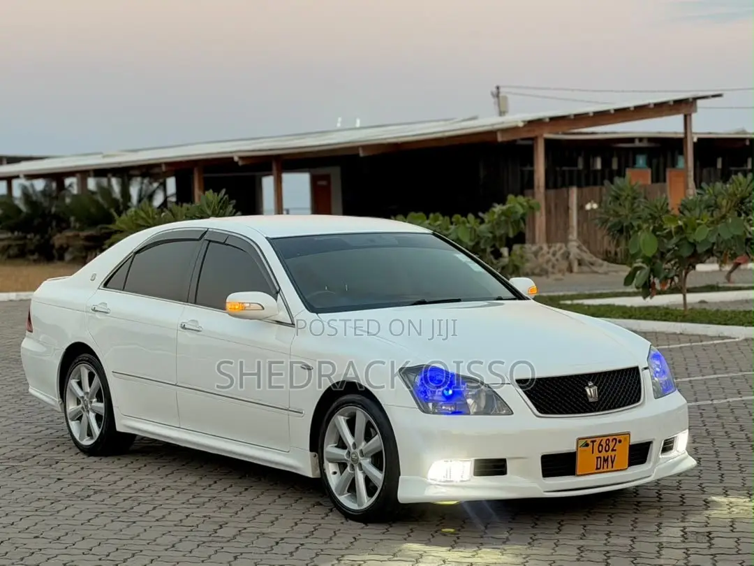 Toyota Crown 2006 White
