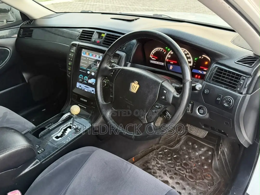 Toyota Crown 2006 White