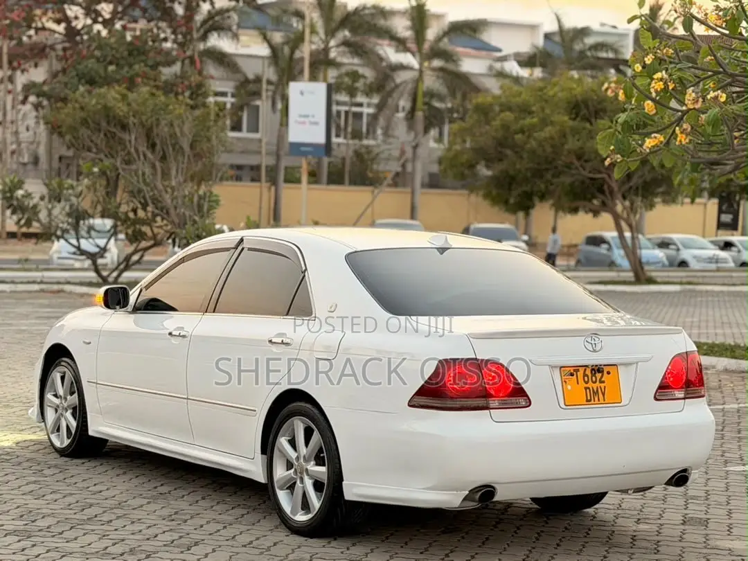 Toyota Crown 2006 White