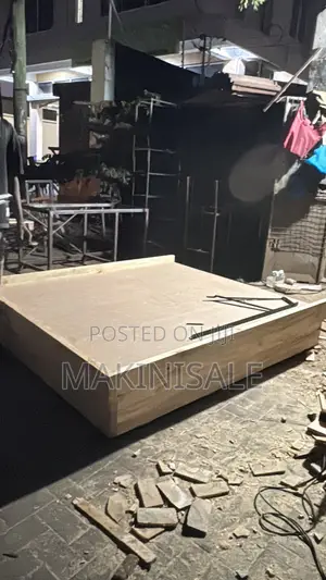 Kitanda Cha Mwonekano Mzuri Cha Chini
