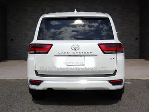 Toyota Land Cruiser LC300 2023 Pearl