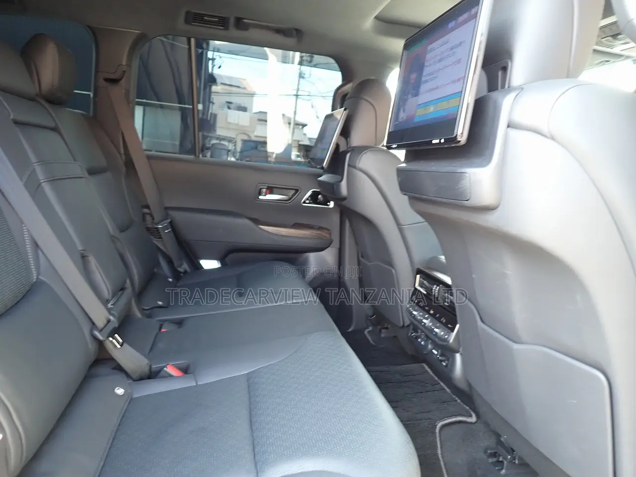 Toyota Land Cruiser LC300 2023 Pearl