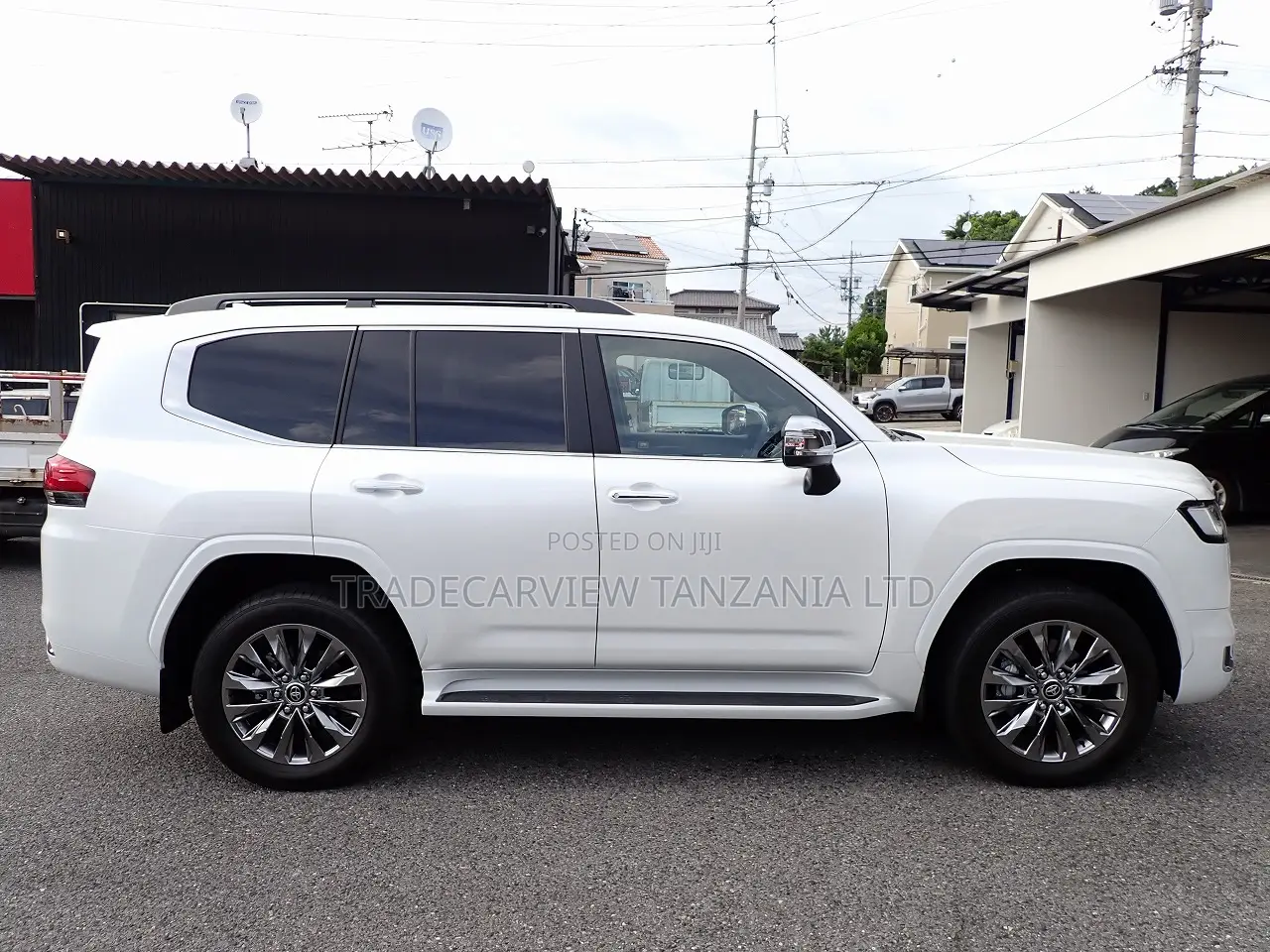 Toyota Land Cruiser LC300 2024 Pearl