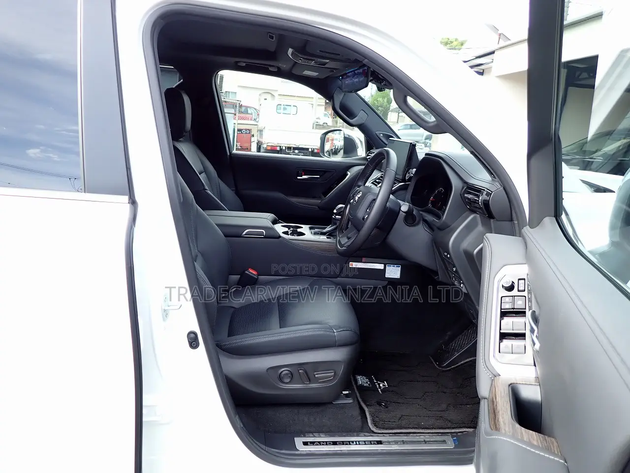 Toyota Land Cruiser LC300 2024 Pearl