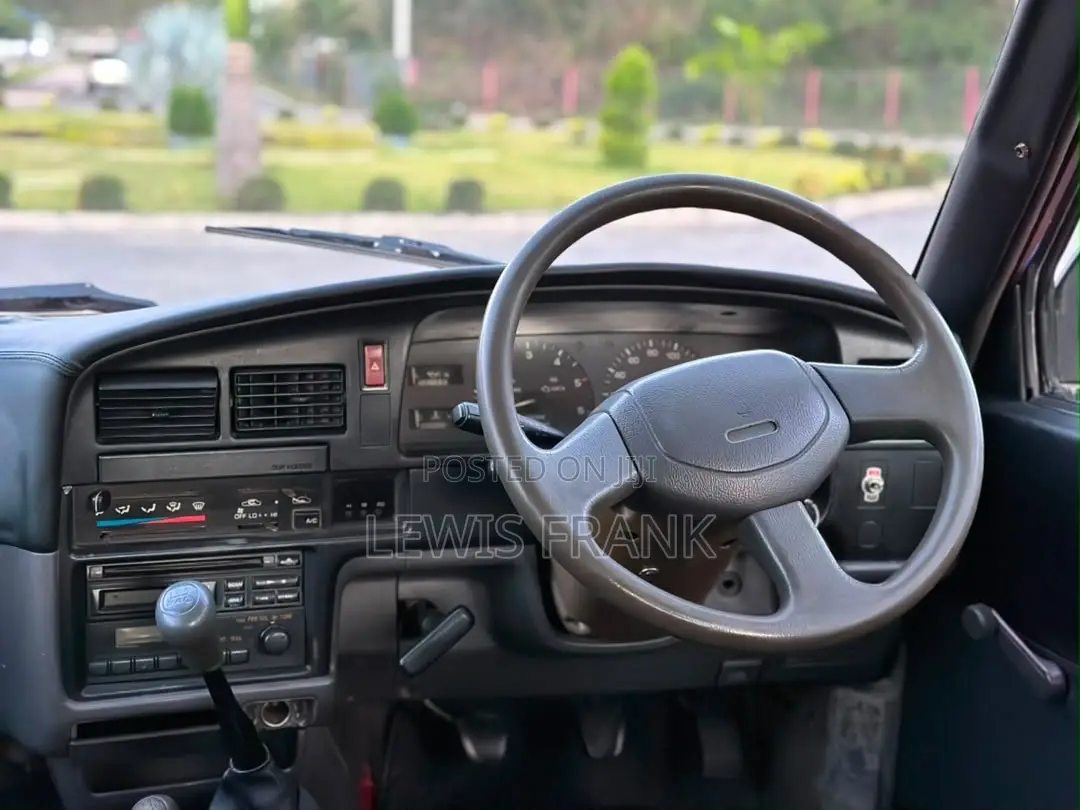 Toyota Hilux 1991 Red