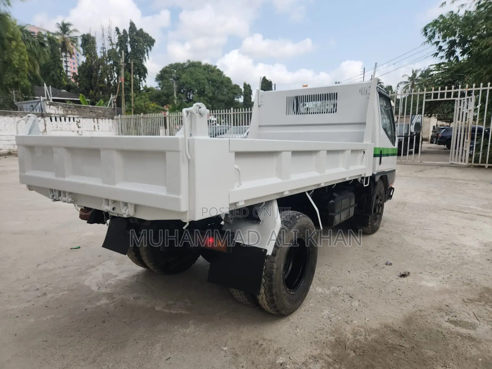 Mitsubishi Canter Truck 1995 (White)