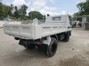 Mitsubishi Canter Truck 1995 (White)