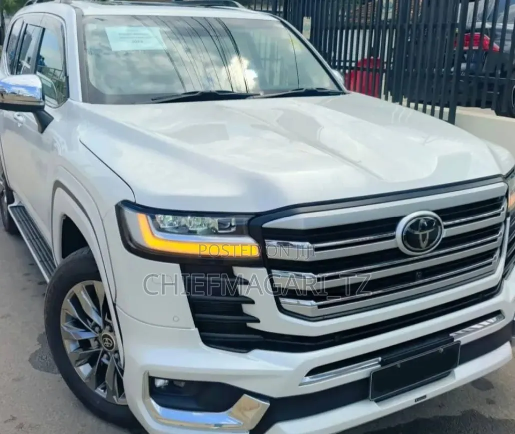 Toyota Land Cruiser 2023 Pearl