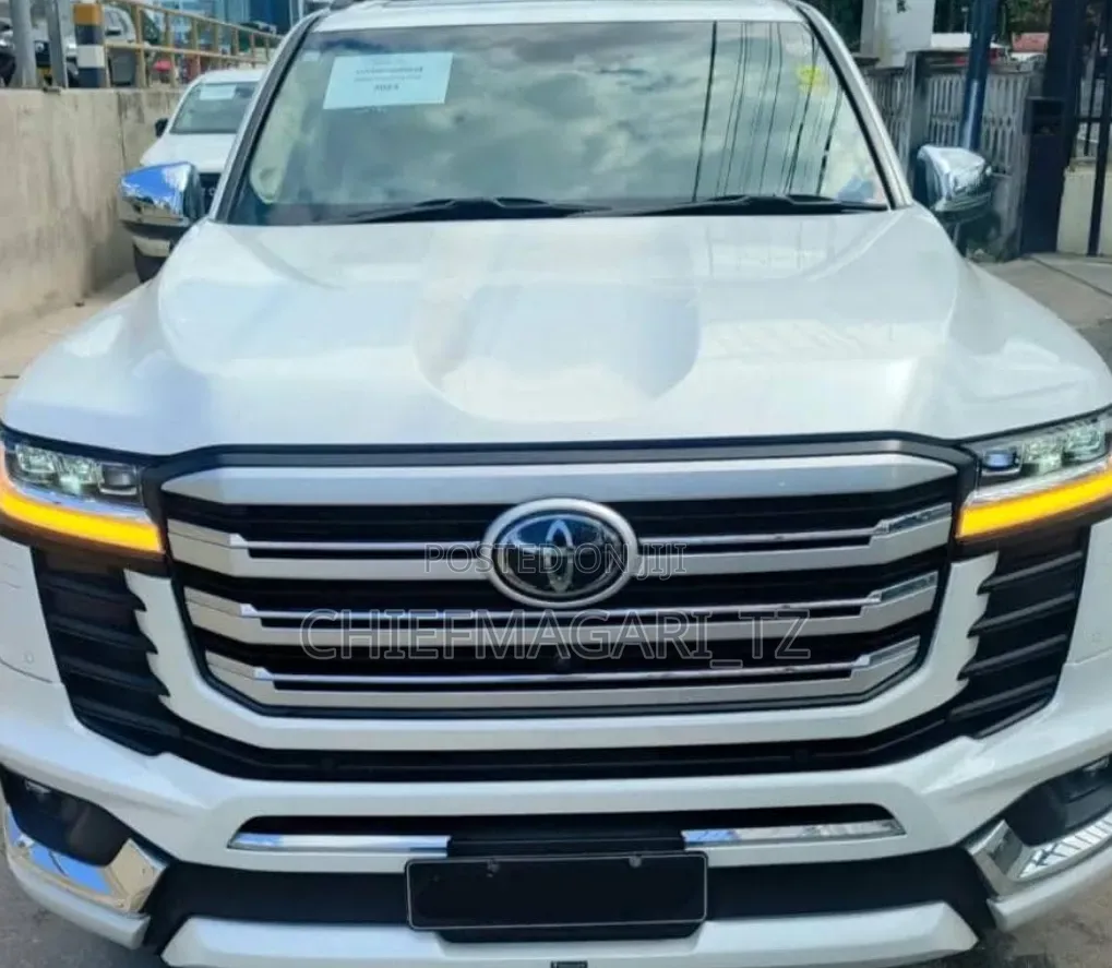 Toyota Land Cruiser 2023 Pearl